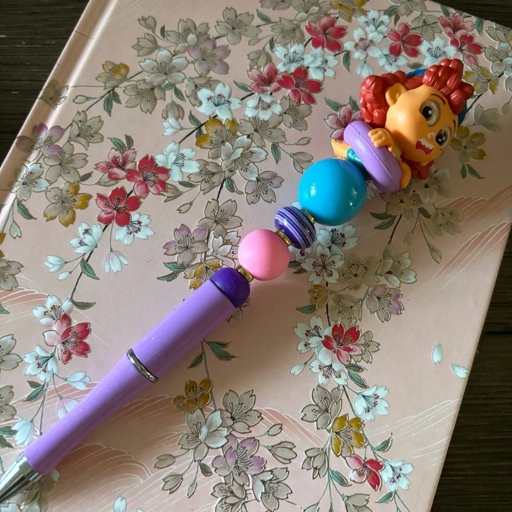 Disney Doorables: Luca: Giulia Marcovaldo summer handmade beaded pen